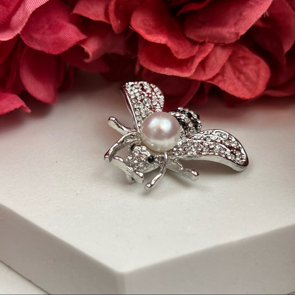 Silver Crystal Bumblebee Pearl Brooch Lapel Pin - Picture 10 of 16